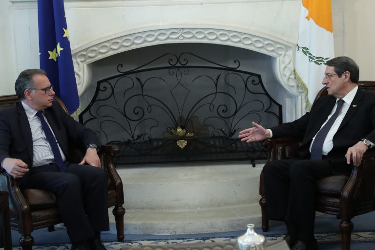 Προεδρικό Μέγαρο Ο Πρόεδρος της Δημοκρατίας κ. Νίκος Αναστασιάδης δέχεται τον βουλευτή της Νέας Δημοκρατίας κ. Γιώργο Κουμουτσάκο, στο Προεδρικό Μέγαρο. // Presidential Palace The President of the Republic Mr Nicos Anastasiades receives the member of the New Democracy party in the Greek Parliament Mr Giorgos Koumoutsakos.