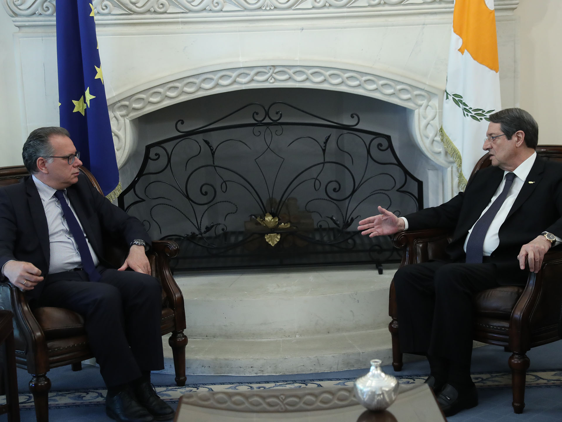 Προεδρικό Μέγαρο Ο Πρόεδρος της Δημοκρατίας κ. Νίκος Αναστασιάδης δέχεται τον βουλευτή της Νέας Δημοκρατίας κ. Γιώργο Κουμουτσάκο, στο Προεδρικό Μέγαρο. // Presidential Palace The President of the Republic Mr Nicos Anastasiades receives the member of the New Democracy party in the Greek Parliament Mr Giorgos Koumoutsakos.