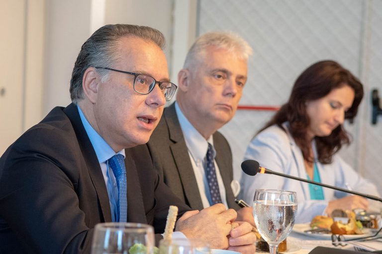 Ο Γ. Κουμουτσάκος με Πρέσβεις της ΕΕ. Συζήτηση για τα μείζονα ζητήματα της ελληνικής εξωτερικής πολιτικής