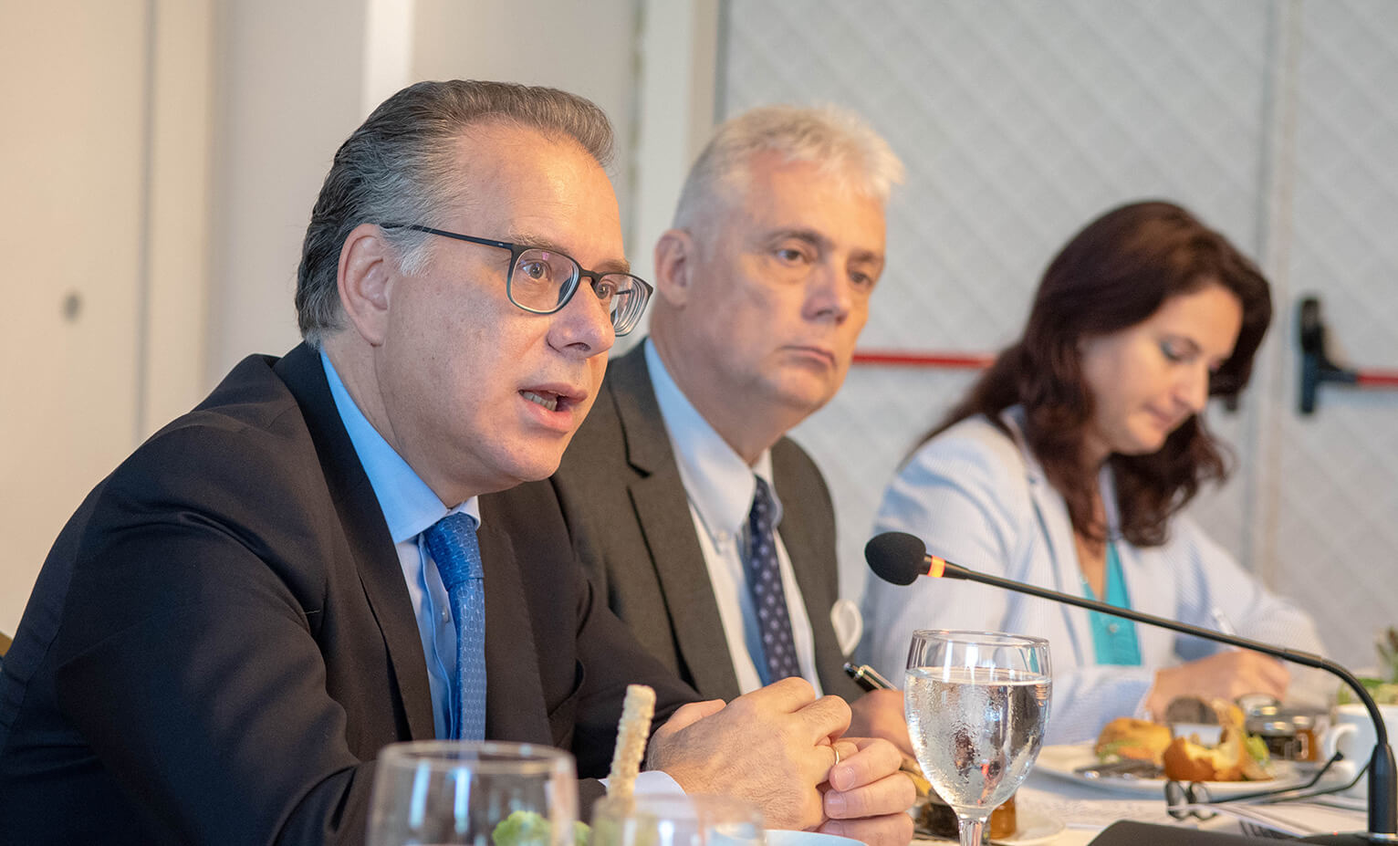 Ο Γ. Κουμουτσάκος με Πρέσβεις της ΕΕ. Συζήτηση για τα μείζονα ζητήματα της ελληνικής εξωτερικής πολιτικής